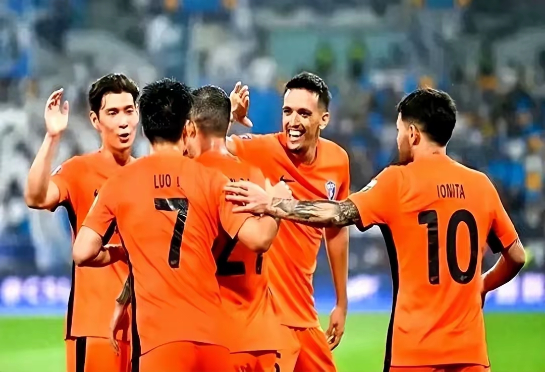 LOL赛事官网 -曼联夺足总杯冠军赛后庆祝